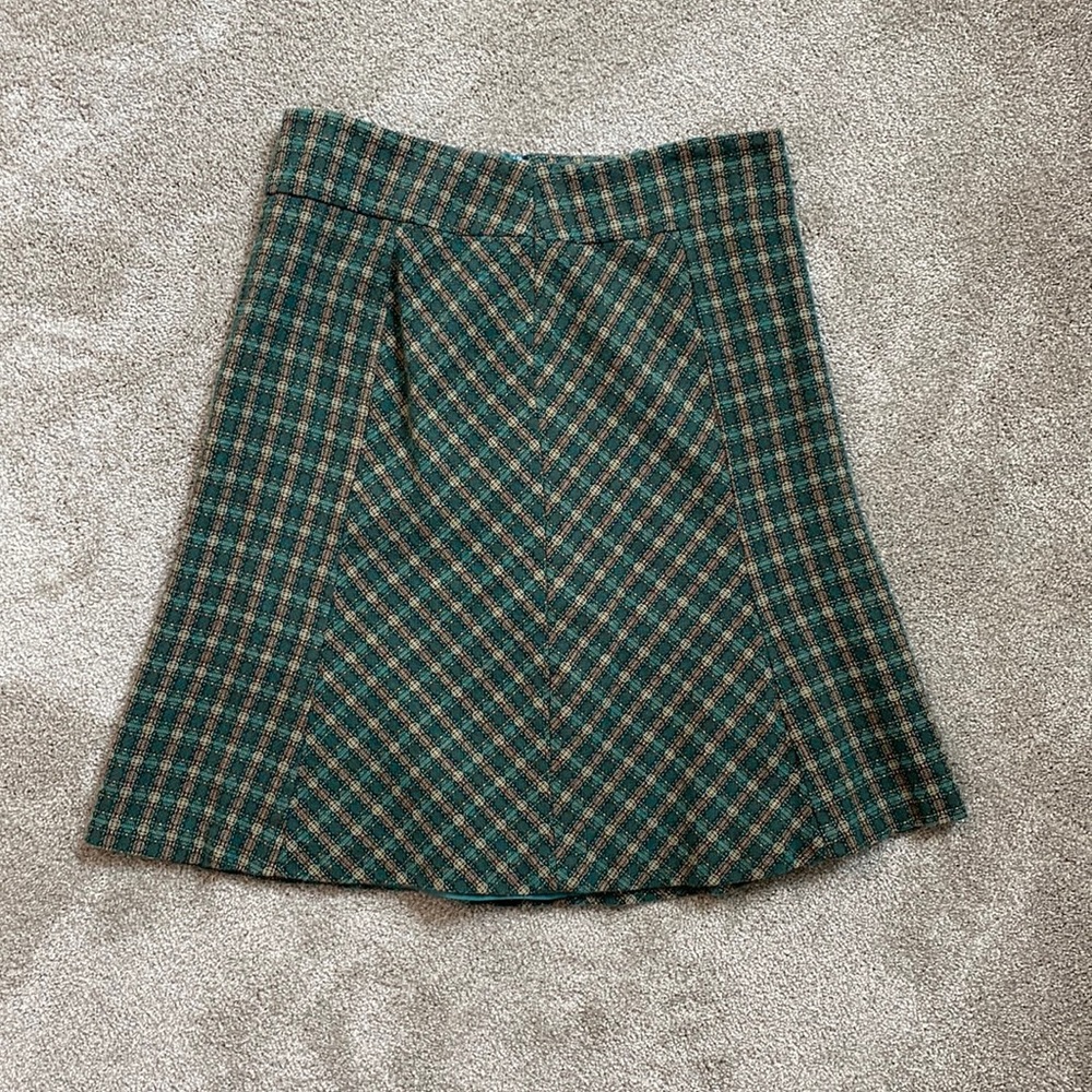 Ann Taylor Loft Green flirty skirt